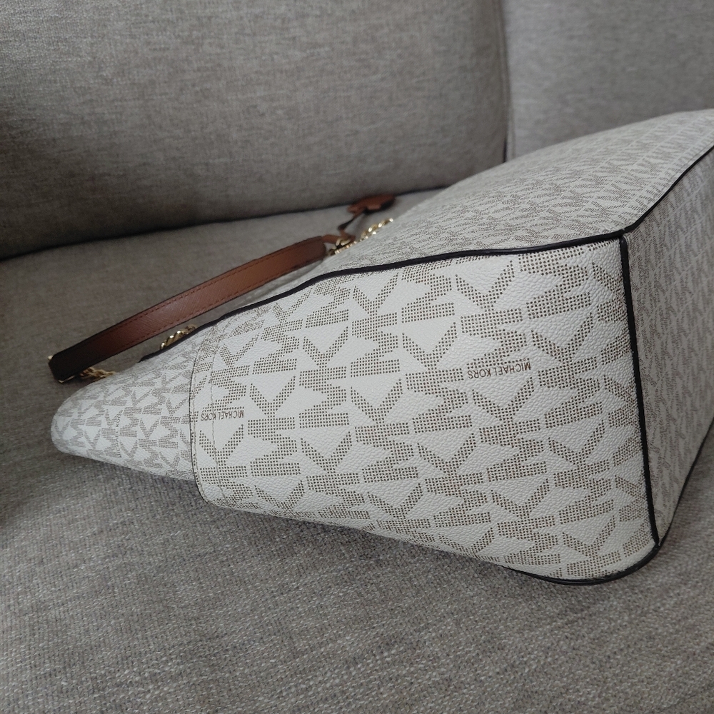 Michael Kors Jet Set Travel Tote Bag - Picture 5 of 11